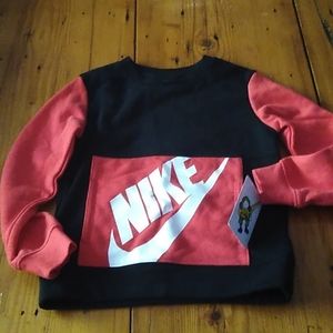 Nwt Nike sz 7 boys sweatshirt